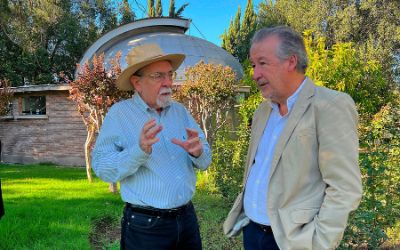 El Premio Nacional de Ciencias Exactas 1999, José Maza, en la imagen acompañado del decano de FCFM, Francisco Martínez, realizará una charla masiva en la Plaza de Maipú.